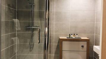 Superior Double Room, 1 King Bed, Non Smoking, Garden View | Bathroom | Shower, rainfall showerhead, designer toiletries, hair dryer