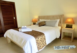 3 bedrooms, in-room safe, individually decorated, individually furnished - Villa Wildflower Canggu (Canggu)