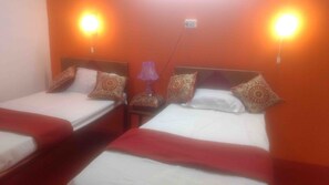 Desk, iron/ironing board, free WiFi, bed sheets - Sangam Kumbh Camp (Karchana)