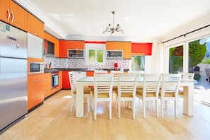 Villa, 5 chambres | Coin cuisine privé | Grand réfrigérateur, four, plaque de cuisson, lave-vaisselle