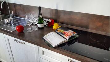 Fridge, microwave, stovetop, dishwasher