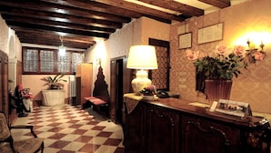 Reception - Hotel New Mezzo Pozzo (Venice)