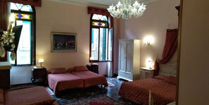 Superior-Vierbettzimmer, Mehrere Betten, barrierefrei, Stadtblick