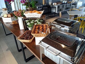 Frukostbuffé varje dag mot avgift