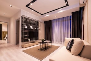 家庭套房, 多張床, 非吸煙房, 城市景 | 客廳 | LED 電視