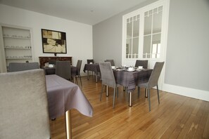 Free daily buffet breakfast - Le Clos des Etoiles (Paray-le-Monial)