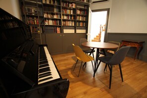 Interior detail - Le Clos des Etoiles (Paray-le-Monial)