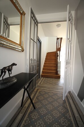 Interior entrance - Le Clos des Etoiles (Paray-le-Monial)