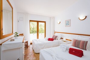 2 bedrooms, iron/ironing board, Internet, bed sheets