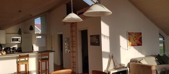 Villa Sun pĂ„ bukten pĂ„ RĂŒgen. För 8 personer, med bastu!