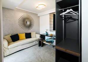 TV, books - Sun Residence best location by the sea in Kassandra Chalkidiki (Polichrono , Chalkidiki Kassandra)