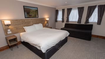 Family Room | Desk, iron/ironing board, free WiFi, bed sheets