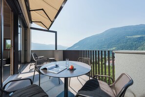 Loftsrom, balkong, fjellutsikt | Balkong