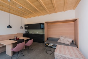Penthouse, Balcony, Mountain View | Living area | 32-inch flat-screen TV with satellite channels - paloria apartments & sport (Lagundo)