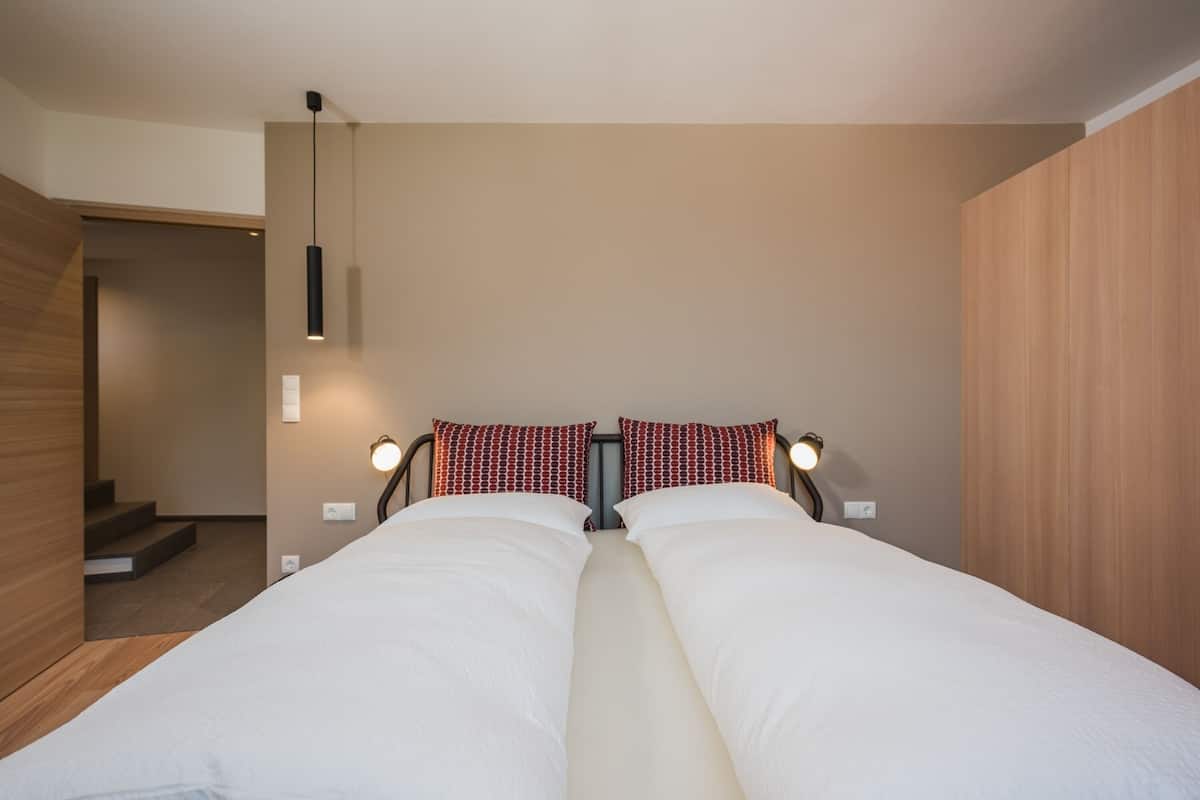 Penthouse, Balcony, Mountain View | 2 bedrooms, hypo-allergenic bedding, cribs/infant beds, free WiFi