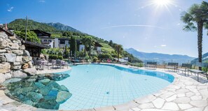 Outdoor pool, pool loungers - paloria apartments & sport (Lagundo)