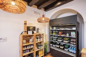 Delicatessen - paloria apartments & sport (Lagundo)