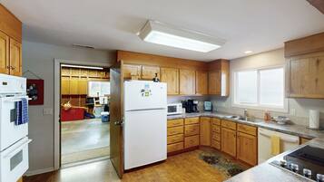 Køleskab, mikrobølgeovn, ovn, kogeplade