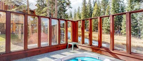 Bañera de hidromasaje exterior