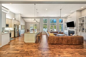 TV, peis, videospill og DVD-spiller