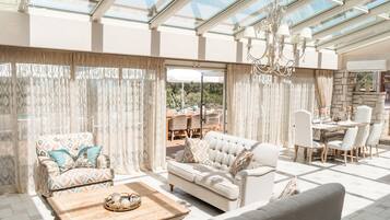 Villa, Ensuite (Luxury Villa Aphrodite) | Lounge