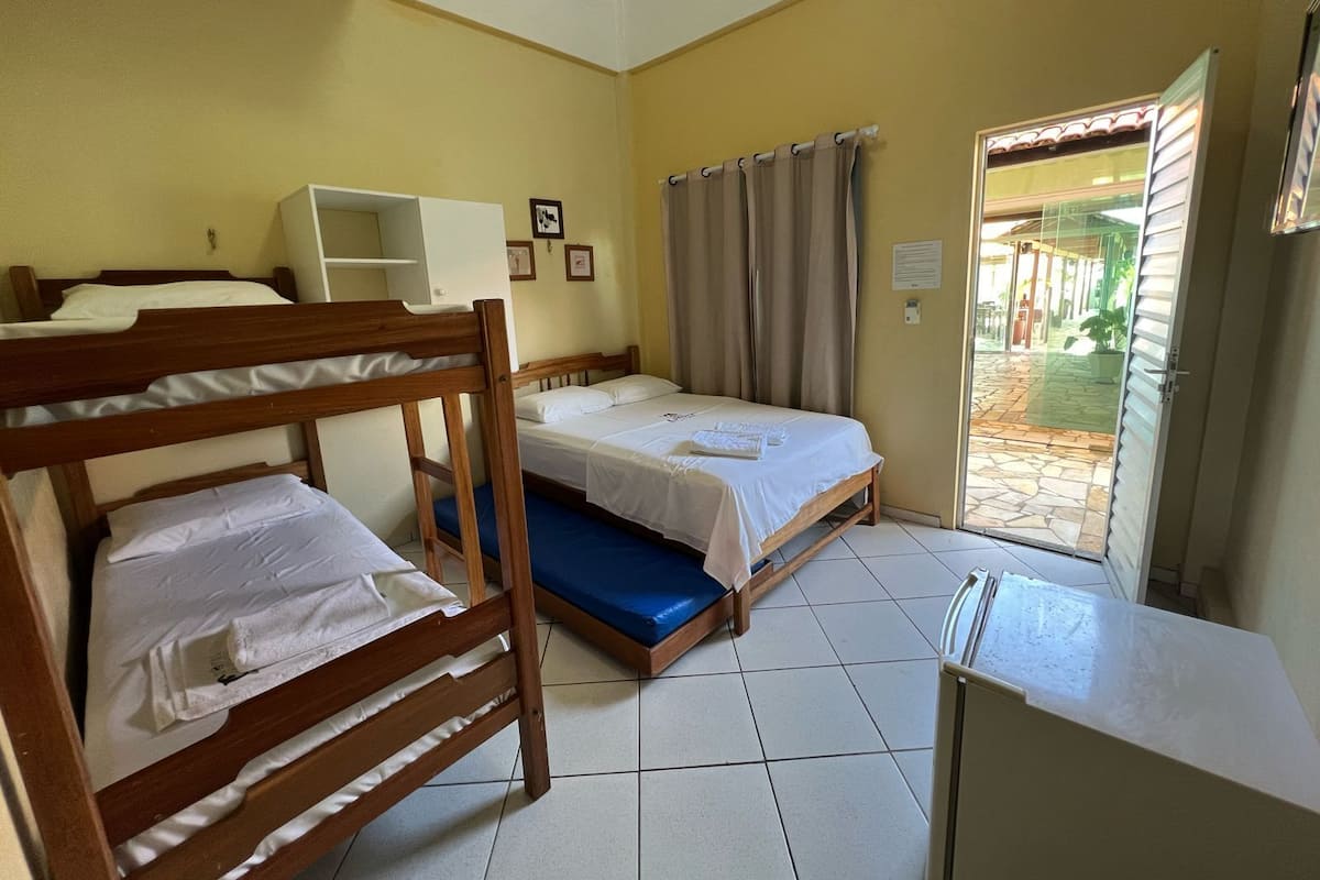 Eenvoudige kamer | Hypoallergeen beddengoed, een minibar, beddengoed