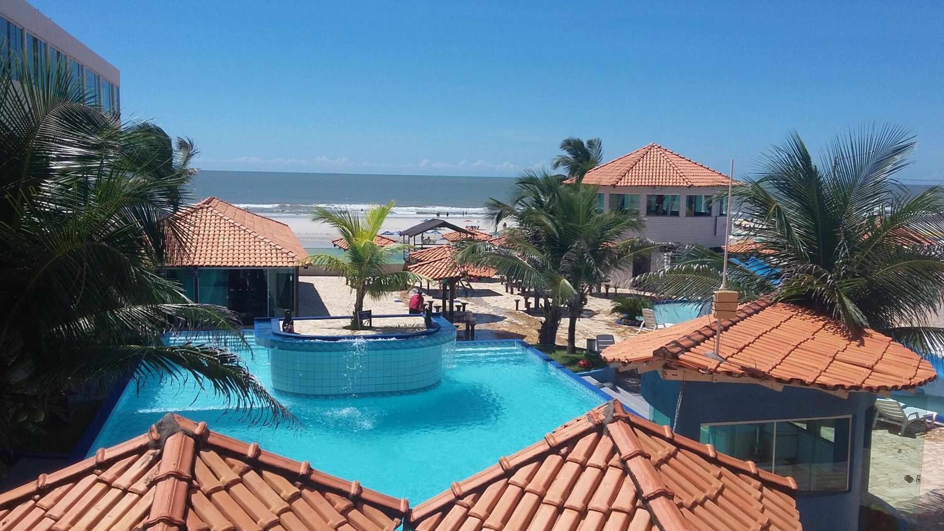 3 outdoor pools, free cabanas, sun loungers