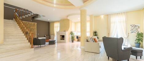 Televisor, llar de foc i estèreo