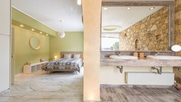 3 bedrooms, desk, iron/ironing board, WiFi