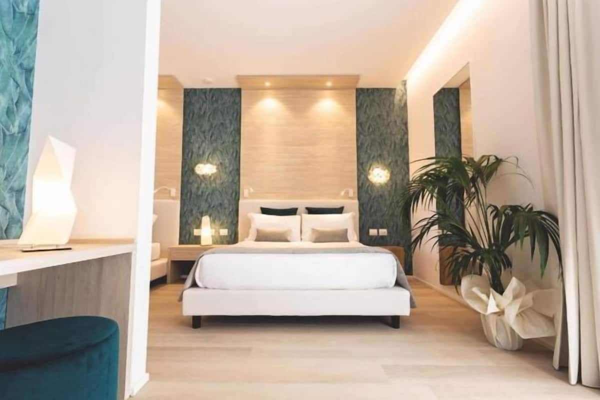 Minibar, caja de seguridad en la habitación y muebles diferentes
