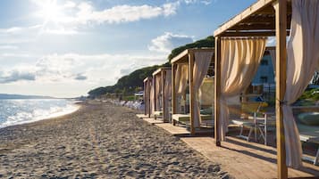 Private beach, sun-loungers, beach umbrellas, beach towels