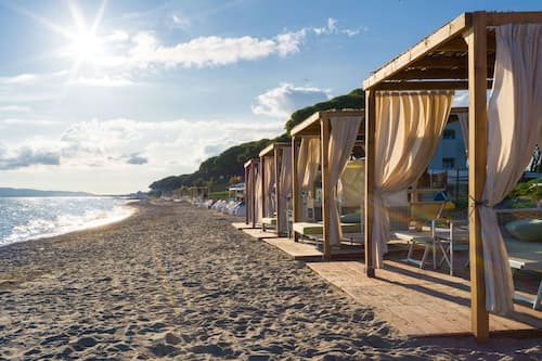 Spiaggia privata, lettini da mare, ombrelloni, teli da spiaggia