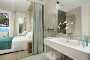 Superior, Sea View | Minibar, in-room safe, individually furnished, desk