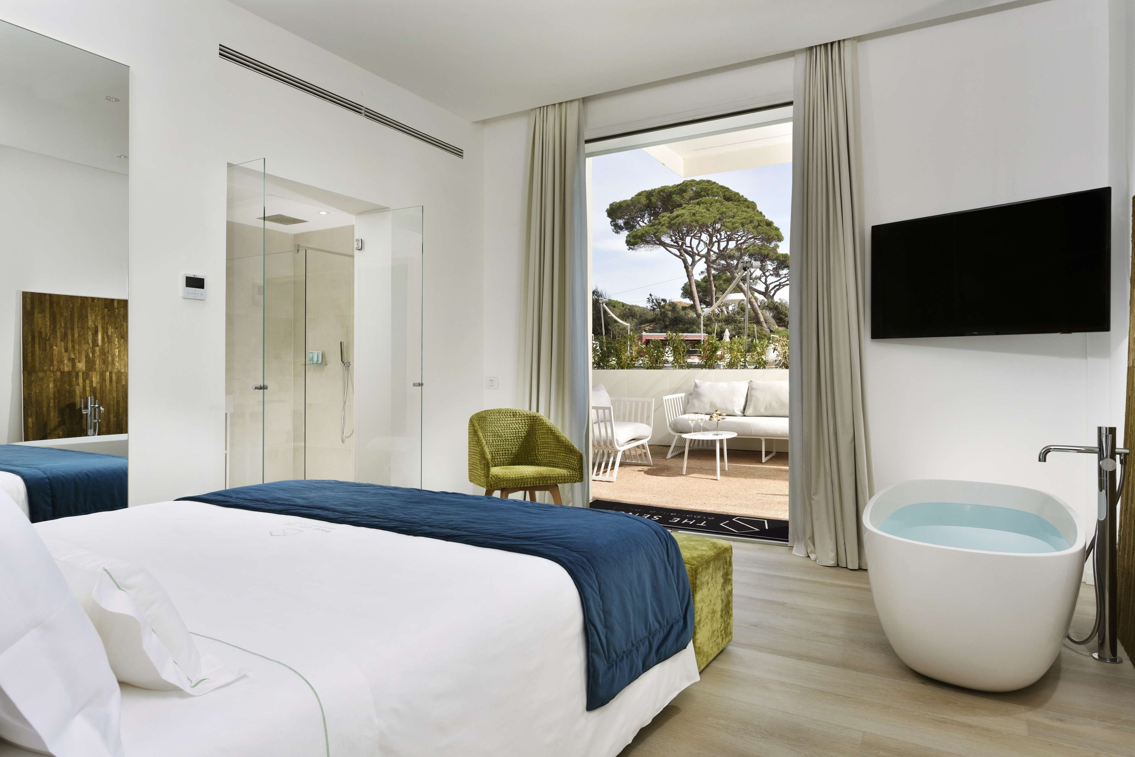 suite, 1 bedroom, sea view | 1 bedroom, minibar, in-room safe, individually furnished