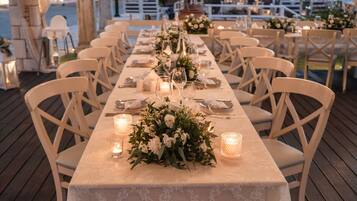 Outdoor dining