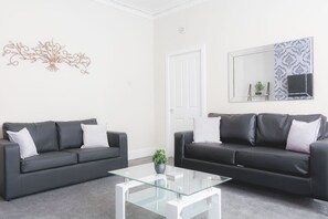 Townhome, 3 Bedrooms | Living room