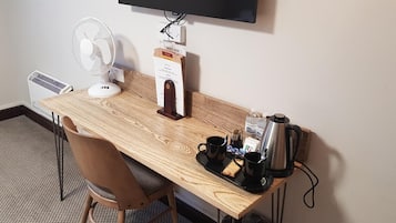 書桌、熨斗/熨衫板、免費 Wi-Fi、床單