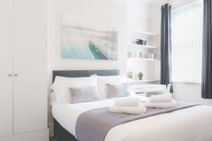 Deluxe Double Room, Shared Bathroom (Room 1) | Desk, iron/ironing board, free WiFi, bed sheets