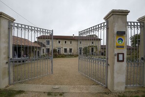 Entrée de l’hébergement