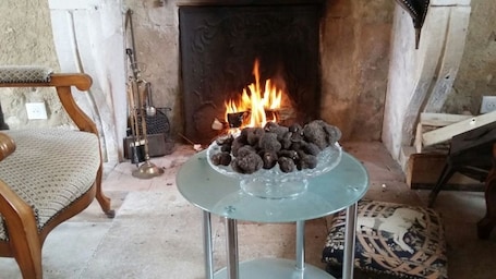 Fireplace. La Ferme Pateli