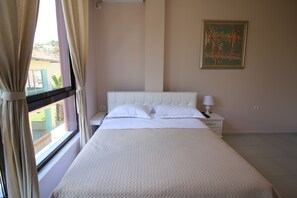 7 多间卧室、迷你吧、客房内保险箱、办公桌