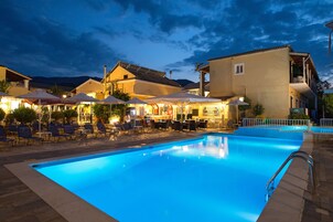 3 outdoor pools, pool umbrellas, sun loungers