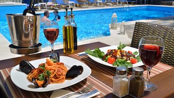 3 outdoor pools, pool umbrellas, pool loungers