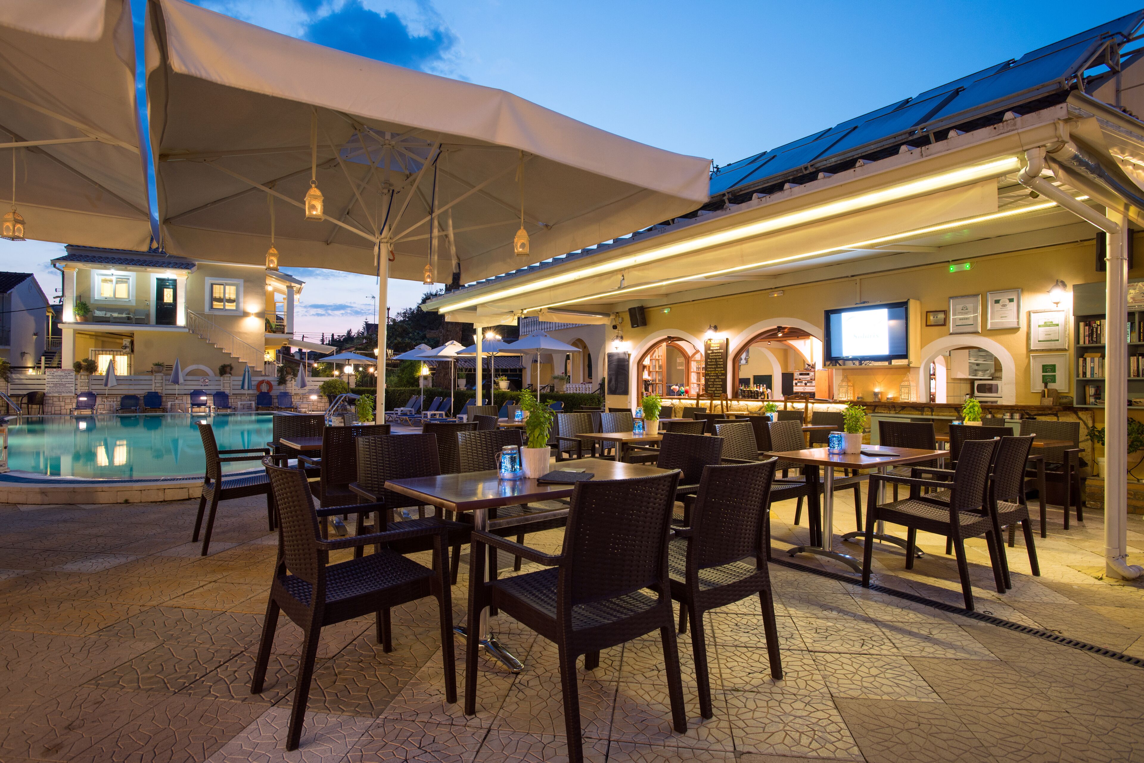 تناول الطعام بالخارج