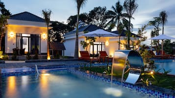 Bungalow, 1 King Bed, Pool View | View from room