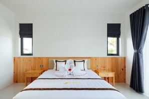 1 bedroom, Egyptian cotton sheets, premium bedding, down duvets