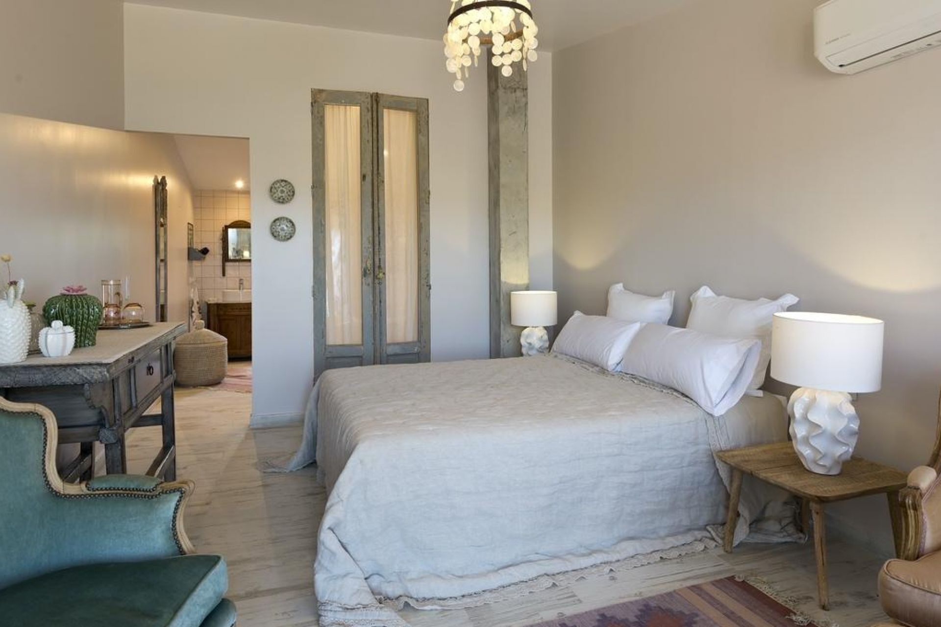 Premium bedding, pillowtop beds, desk, blackout drapes
