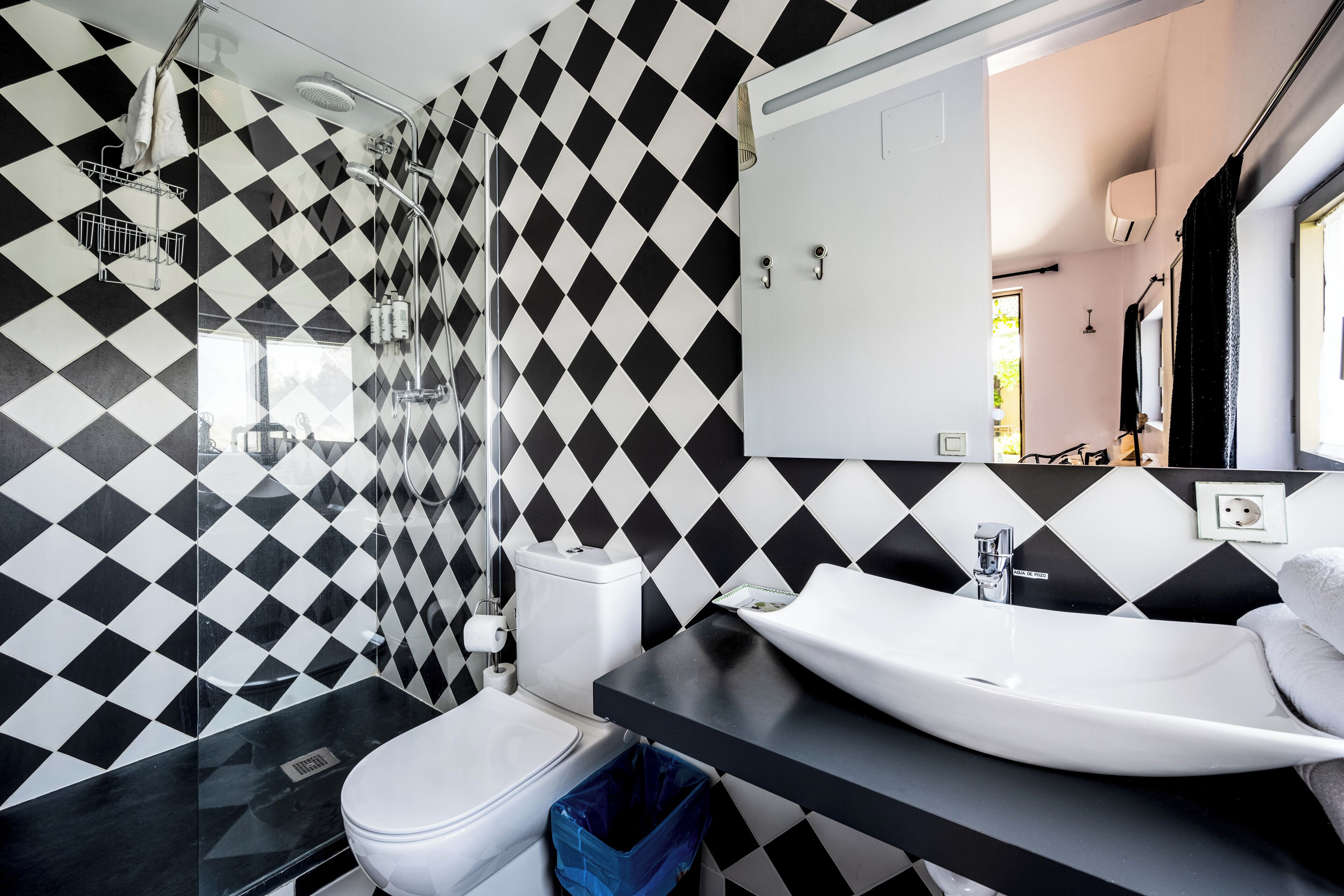 design double room single use, 1 double bed, private bathroom, garden view (minimaxi) | bathroom | shower, rainfall showerhead, free toiletries, towels