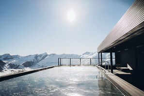 Indoor pool, open 10:00 AM to 10:00 PM, free pool cabanas, pool loungers - Gudauri Loft (Kazbegi)