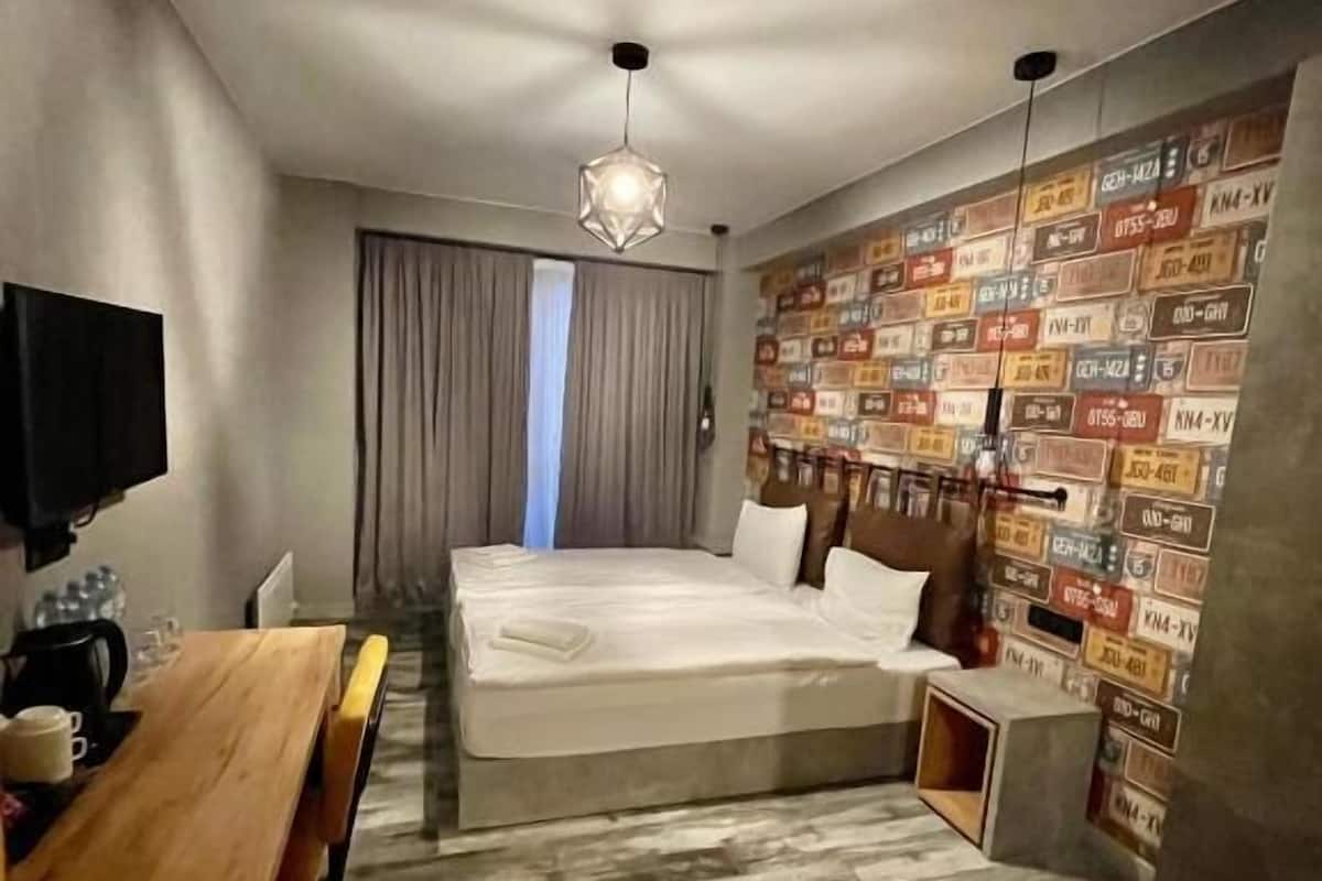 Family Room S | Ropa de cama de alta calidad y caja de seguridad en la habitación